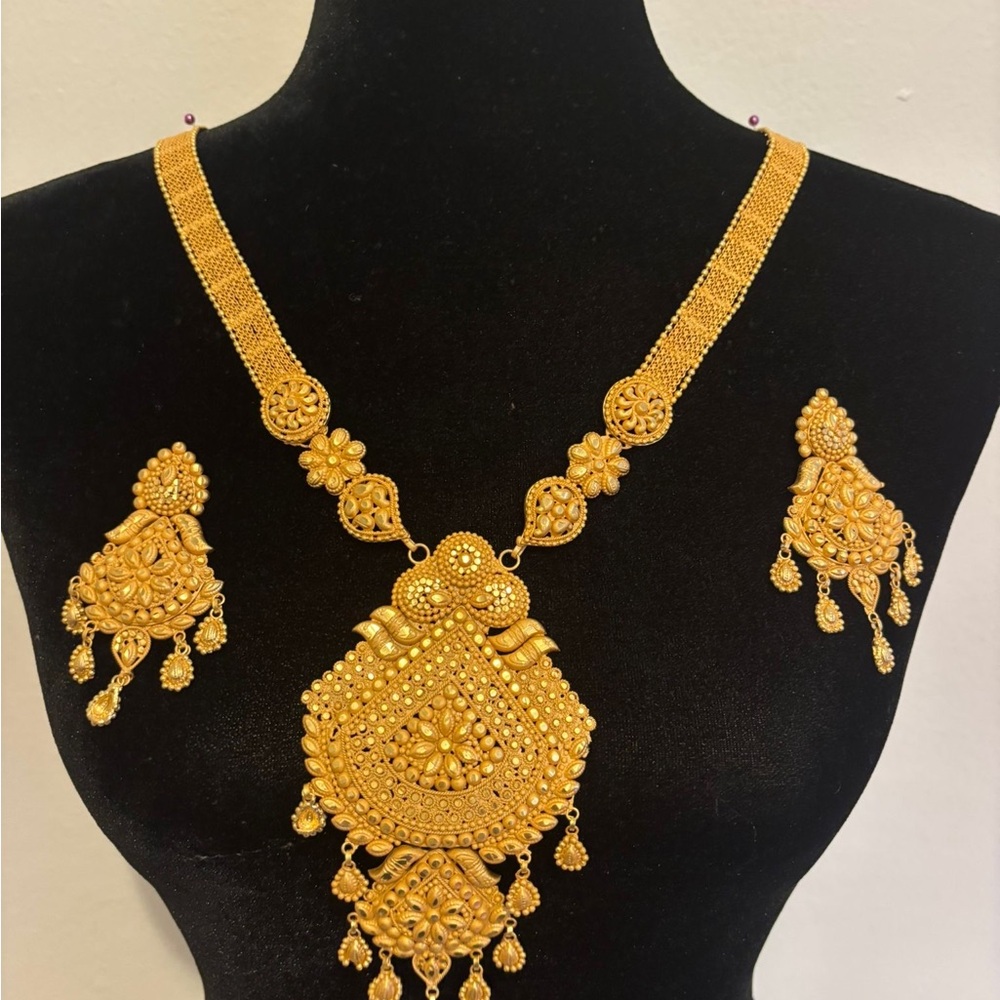 Indian Ornate Gold Necklace and Earring Set
